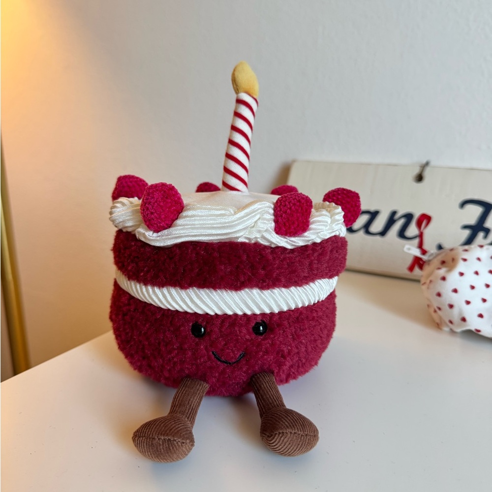 EXCLUSIVE Valentine’s day Jellycat Cheri Cake!